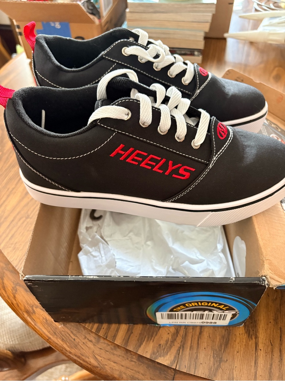 Heelys Men's Size 8 Black & Red Canvas Skate Sneakers New in Box